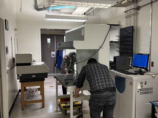 Moving laminar flow hood
